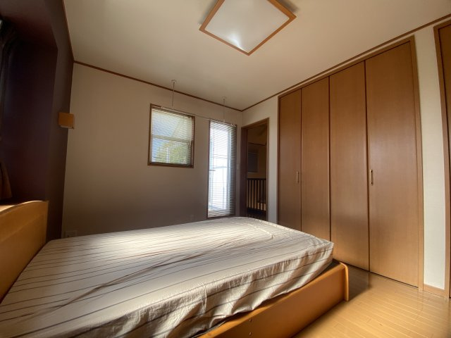 青空に映えるモダンブルーの邸宅【狭山市下奥富中古戸建2880万円】の和室