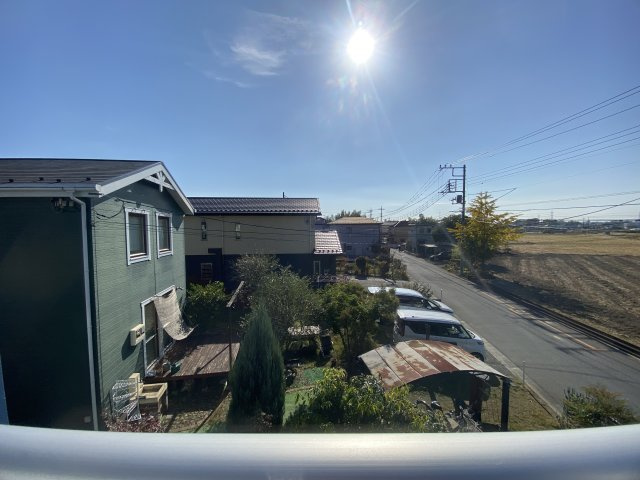 青空に映えるモダンブルーの邸宅【狭山市下奥富中古戸建2880万円】の展望