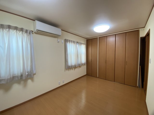 青空に映えるモダンブルーの邸宅【狭山市下奥富中古戸建2880万円】のその他