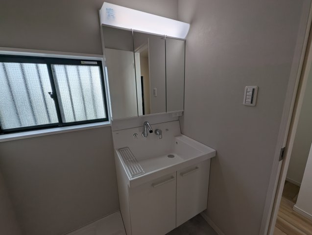 伊丹市北伊丹七丁目　テラスハウスの独立洗面台