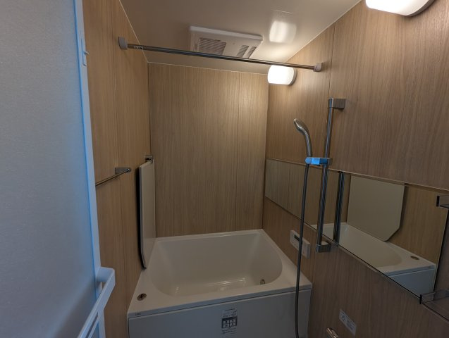 伊丹市北伊丹七丁目　テラスハウスの浴室