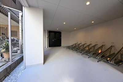 【ロビー】 | ドゥーエ日暮里 | 駐輪場（屋内） 