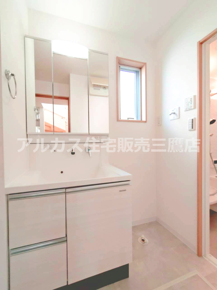 調布市深大寺南町５丁目 京王線 調布駅 中古戸建の独立洗面台