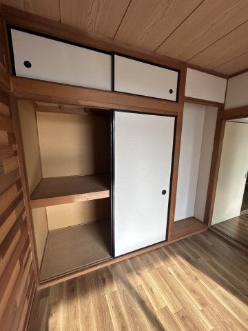 小型犬or猫ペット飼育可、洞峰公園近く：二の宮ハイツの駐車場|カースペースがあります（車種による）