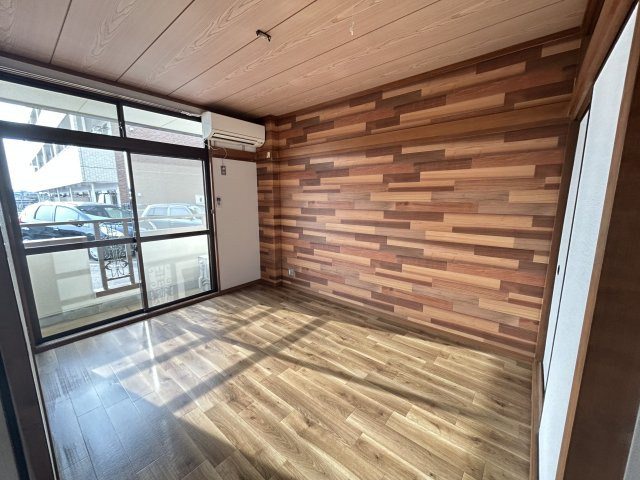 小型犬or猫ペット飼育可、洞峰公園近く：二の宮ハイツの洋室|お部屋によりクロスが異なります