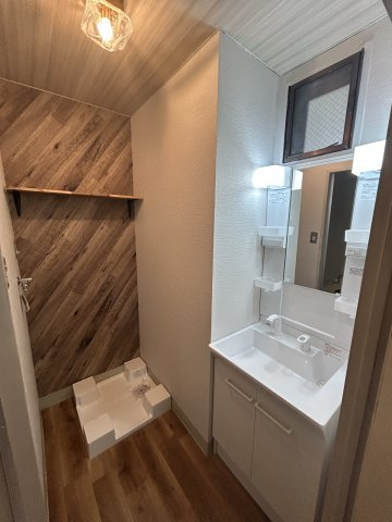 小型犬or猫ペット飼育可、洞峰公園近く：二の宮ハイツの洗面所|リフォームして綺麗な独立洗面化粧台です