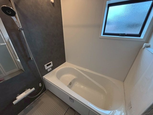 タマタウン　瑞穂市本田（本田小Ⅱ）　全3区画分譲の浴室|雨天時の洗濯物も安心な換気暖房乾燥機も完備。お子さまやお年寄りが入浴しやすい、あんしん設計です。
