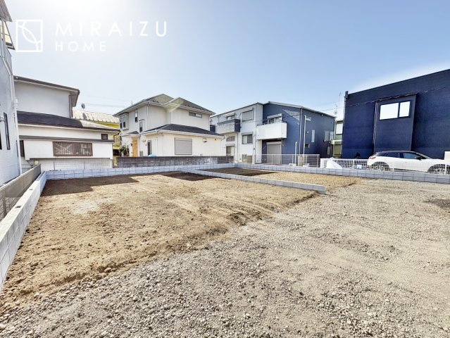 【周辺】 | 青々とした空の下、新築が立ち並びます。カースペースにゆとりがあり、住まう方々を穏やかな気持ちにさせてくれる、そんなお家です。見学・ご相談等、お気軽にご連絡下さい♪
