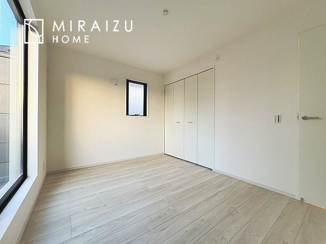 【寝室】 | 建物完成につき、実際のお部屋をごゆっくりご見学いただけます。お休みの日にご家族で見学はいかがでしょう。