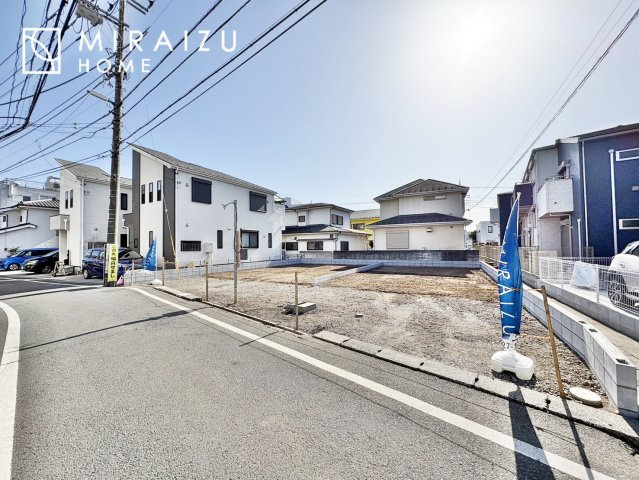 【前面道路含む現地写真】 | 人生100年時代、永く安心してお住まいいただくために、大切なご家族と財産を守ることのできる地震に強い安心な住宅！お休みの日にご家族で見学はいかがでしょう♪
