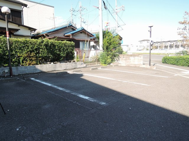アルカディアパート1の駐車場