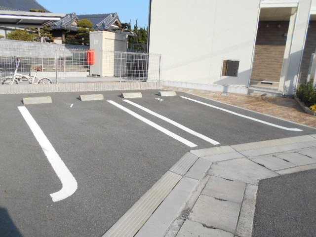 【駐車場】 | セゾンコスモス　Ⅰ | 駐車場があるので、車を買う予定の方も安心です