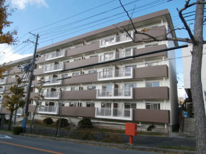 ロイヤルマンション2号棟の外観