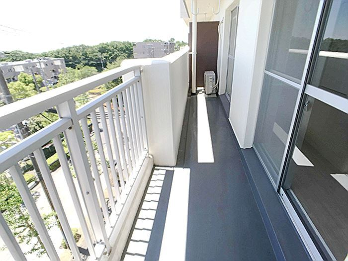ロイヤルマンション2号棟のバルコニー
