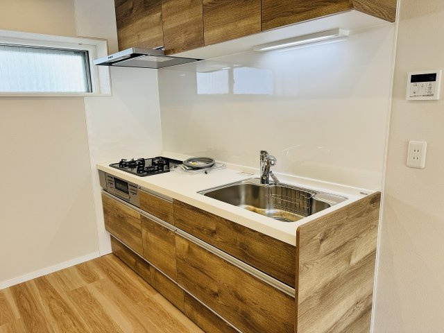 ファミール西八王子Ｂ号棟（１号棟）のキッチン|～新規交換済のシステムキッチン～