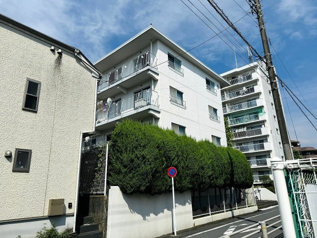 ファミール西八王子Ｂ号棟（１号棟）の外観|～めじろ台駅徒歩16分・西八王子駅徒歩22分　内装フルリノベ済　小中学校徒歩5分圏内～