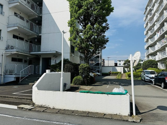 ファミール西八王子Ｂ号棟（１号棟）の駐車場|～駐車場空き要事前確認～