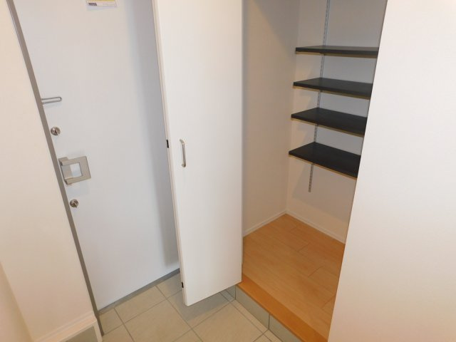 ゼフィルス武蔵境の玄関|※参考　別号室のお写真です