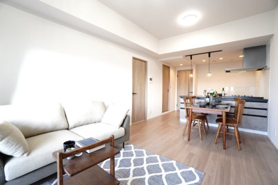 【居間・リビング】 | 【上質リノベ】ローレルコートアネスト光南 | 室内（2026年1月28日9：00頃）撮影