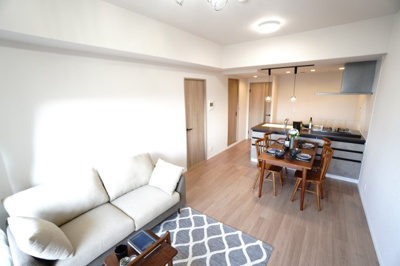 【居間・リビング】 | 【上質リノベ】ローレルコートアネスト光南 | 室内（2026年1月28日9：00頃）撮影