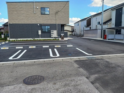 【駐車場】 | キャサブランカⅤ | 駐車場があるので、車を買う予定の方も安心です