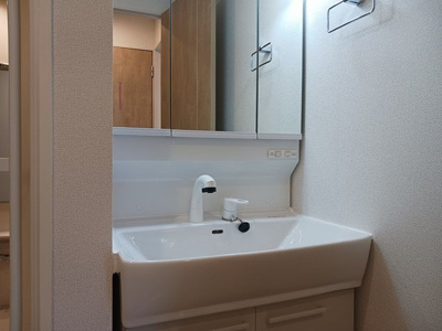 【洗面所】 | キャサブランカⅤ | 忙しい朝には欠かせない洗面所です