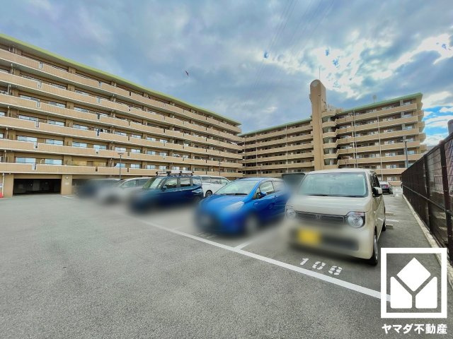 朝日プラザ宇治の駐車場