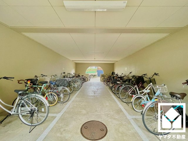 朝日プラザ宇治の駐輪場