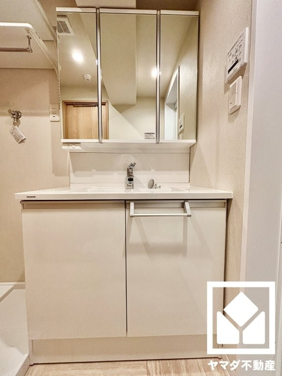 朝日プラザ宇治の独立洗面台