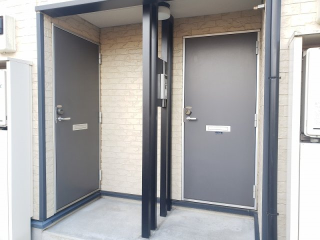 レオパレスくおれの玄関