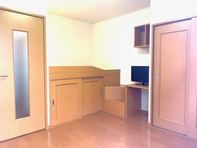 レオパレスヴェルブィルの居間・リビング