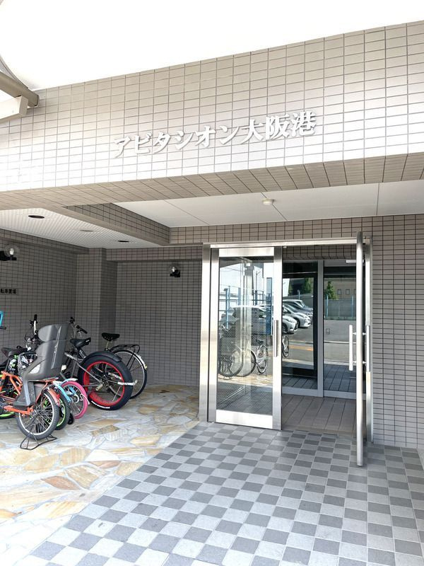 アビタシオン大阪港のエントランス
