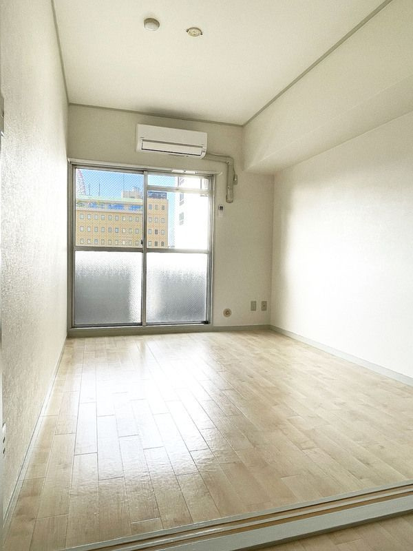 アビタシオン大阪港の洋室