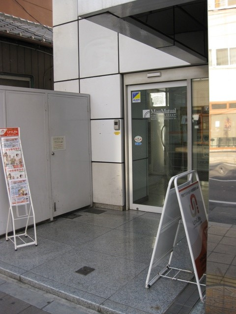 アイピートラスト川越ビルのエントランス