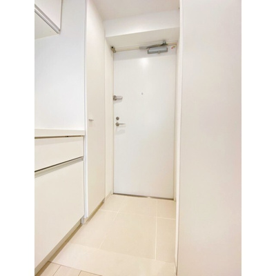 【内装】 | Ｂｅｖｅｒｌｙ　Ｈｏｍｅｓ　赤塚公園Ⅱ | 明るい室内です