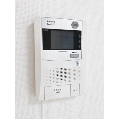 【内装】 | Ｂｅｖｅｒｌｙ　Ｈｏｍｅｓ　赤塚公園Ⅱ | 明るい色調の室内です