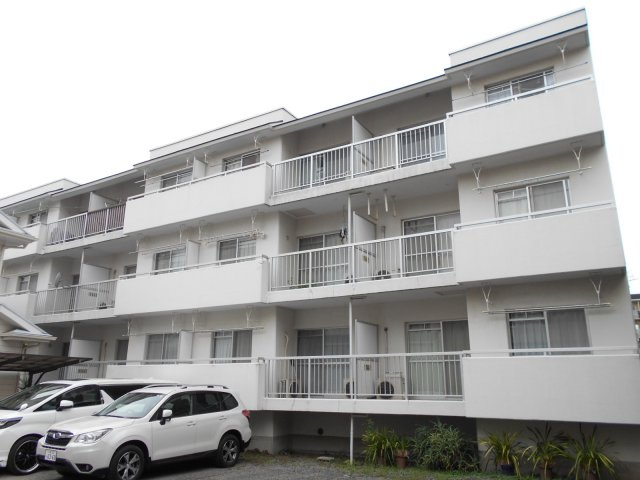 メゾン高砂の駐車場