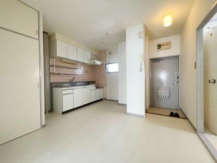 メゾン高砂の居間・リビング