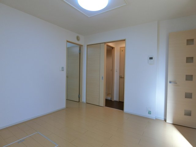 ヴィラ・クレメントの内装|イメージ101号室の写真（反転あり）