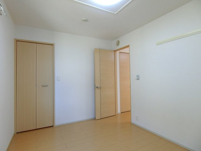 ヴィラ・クレメントの洋室|イメージ101号室の写真（反転あり）