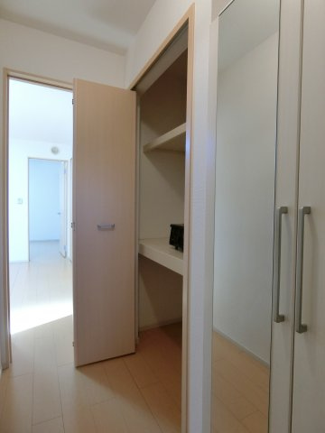 ヴィラ・クレメントの収納|イメージ101号室の写真（反転あり）