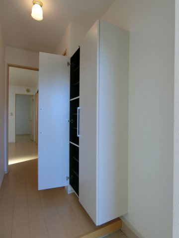 ヴィラ・クレメントの収納|イメージ101号室の写真（反転あり）