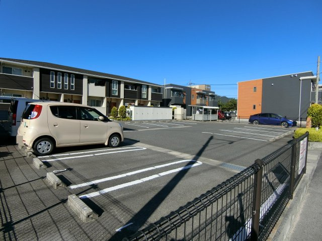 ヴィラ・クレメントの駐車場