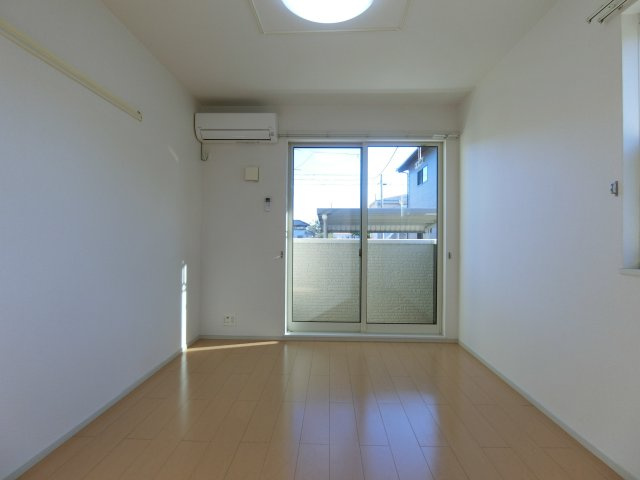 ヴィラ・クレメントの居間・リビング|イメージ101号室の写真（反転あり）