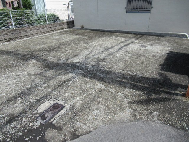 野里中町平屋の駐車場