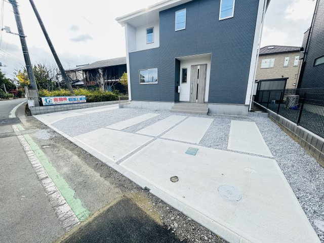 新築　高崎市矢中町　１号棟の駐車場|現地写真　駐車スペースは並列3台分可能です！
