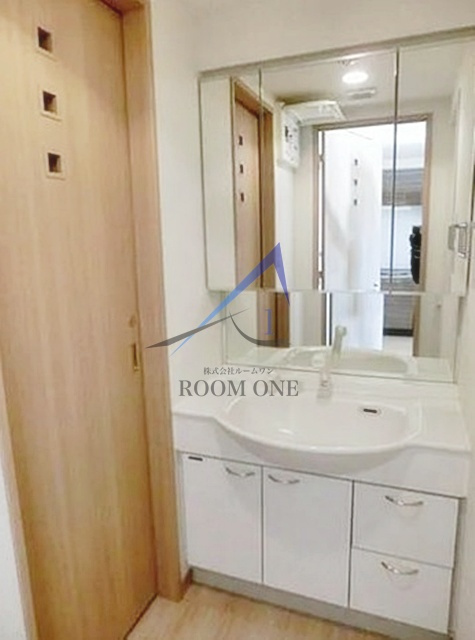 ルーブル鷺宮六番館の洗面所|独立洗面台です。