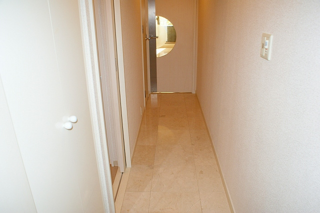 カイセイ本町の玄関|現状有姿