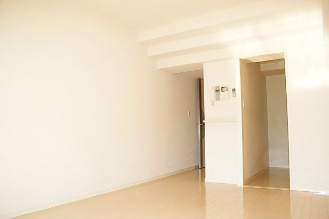 カイセイ本町の寝室|現状有姿　フローリングの可能性あり