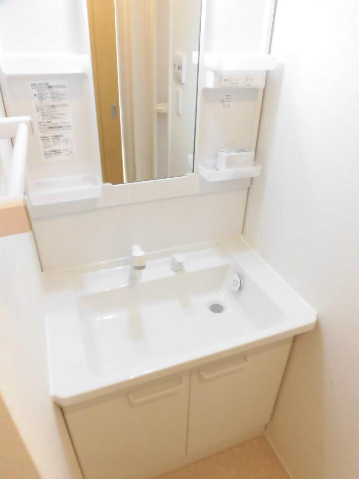 ゼフィロス北島の独立洗面台